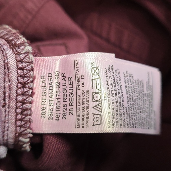 GAP New Mid-Rise '90s Loose Plum Jeans with Washwell  28 Regular 6 - Picture 7 of 13